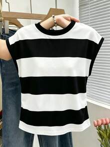 SHEIN Franclia 女款新款極簡百搭不對稱條紋圓領短袖上衣 - 黑與白 - 查看 4