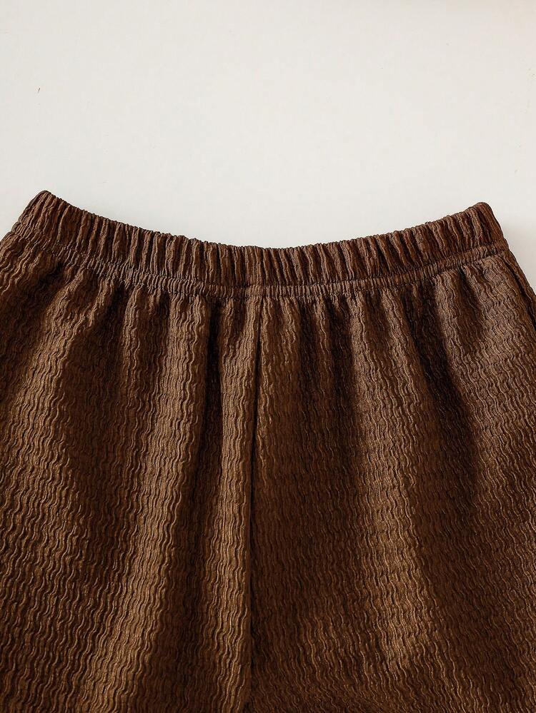 SHEIN Genkimix Kids 夏季新款度假休閒可愛女童幼童細肩帶V領鉤編條紋海灘布料可愛鉤編花朵貝殼飾邊上衣搭配紋理荷葉邊短褲套裝 - 棕色 - 查看 6