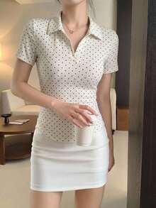DAZY 女款夏季白色 Polo 衫，黑色波點滿版印花，短袖，翻領，休閒通勤街頭運動 T 恤 - 白色 - 查看 7