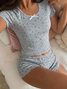 DAZY 甜美碎花短袖T恤與短版睡褲2件組，夏季女款睡衣套裝 - 灰色 - 查看 5