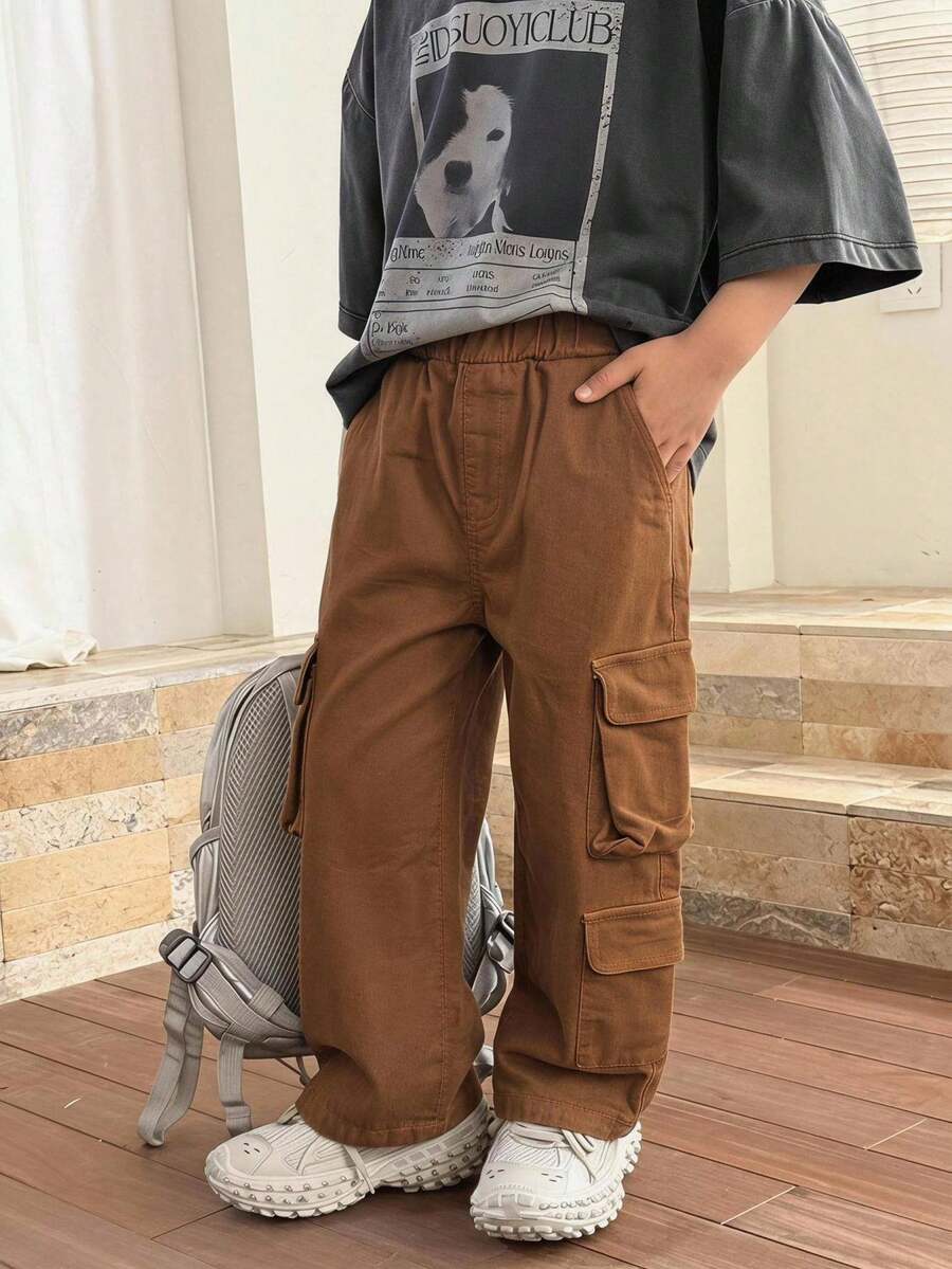SHEIN 小男孩流行石洗休閒寬腿鬆垮牛仔褲,兒童春夏日常穿著 - 可可 - 查看 1