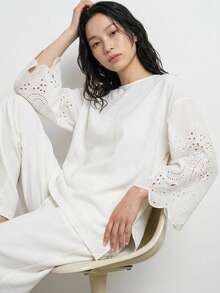 FRIFUL 女款圓領刺繡休閒百搭日常穿著薄款T恤 - 白色 - 查看 12