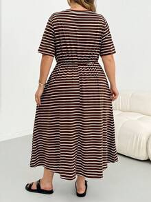 SHEIN CURVE+ 大尺碼女款休閒洋裝、短袖洋裝、條紋洋裝、女士夏季套裝、畢業洋裝、戶外穿著 - 彩色 - 查看 2