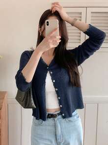 DAZY 女款純色修身長袖薄款休閒輕量開襟衫，適合夏季度假與校園穿搭 - 藏蓝色 - 查看 4
