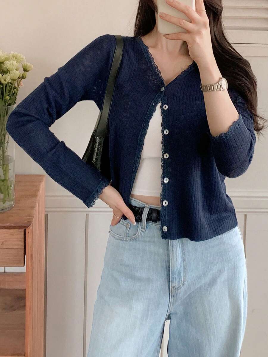 DAZY 女款純色修身長袖薄款休閒輕量開襟衫,適合夏季度假與校園穿搭 - 藏蓝色 - 查看 1
