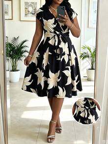 SHEIN Lady CURVE Plus Size Women's Floral Print Overlap V-Neck Elegant Vacation Dress - Multicolor - View 1