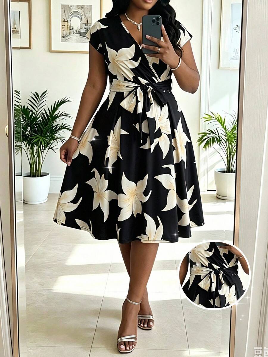 SHEIN Lady CURVE Plus Size Women's Floral Print Overlap V-Neck Elegant Vacation Dress - Multicolor - View 1