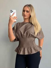Auralis Blusa de mujer talla grande de cuello barco, manga corta de murciélago, bajo con volantes, unicolor - Marrón - Ver 5