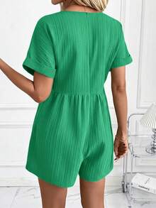 SHEIN Clasi 女款V領綠色波浪條紋提花短袖春夏季度假優雅休閒街頭風口袋短褲連身褲 - 綠色 - 查看 2