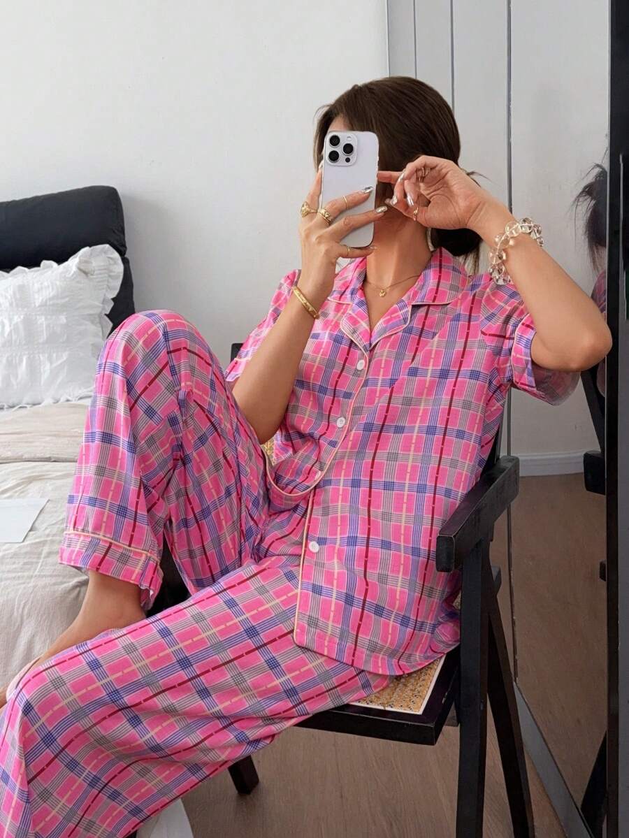 Napfluff Conjunto de pijama para mujer con estampado de cuadros rosas y pequeños corazones, solapa y manga corta, pantalones largos - Rosa - Ver 1
