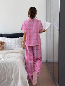Napfluff Conjunto de pijama para mujer con estampado de cuadros rosas y pequeños corazones, solapa y manga corta, pantalones largos - Rosa - Ver 3