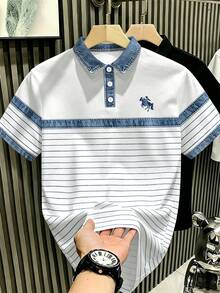 Manfinity Hypemode 復古丹寧風藍白拼色條紋 Polo 衫，馬標印花藝術領短袖上衣，男女款圖案 T-shirt，百搭夏季休閒襯衫 - 彩色 - 查看 4
