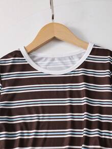 SHEIN Tween女孩2件組T恤套裝，俏皮可愛歐風設計黑白條紋針織經典蝴蝶結裝飾拼接荷葉邊圓領短袖上衣寬鬆短褲套裝，適合日常穿著、購物、聚會、戶外休閒活動，夏季穿搭 - 彩色 - 查看 4