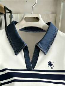 Franclia 女款假牛仔拼接 Polo 領 V 領短袖 T 恤 馬術騎手與條紋印花 - 彩色 - 查看 3