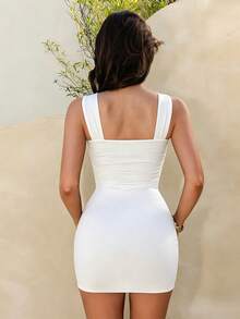 SHEIN Glamour Weißes Bodycon-Minikleid mit O-Ring-Halter und Cutout, geraffte Taille, figurbetontes kurzes Kleid - Weiss - Übersicht 2