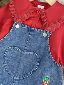 SHEIN 2件/套女嬰休閒可愛翻領長袖上衣與草莓刺繡裝飾吊帶褲套裝，適合春秋季節，日常穿著可愛休閒套裝 - 紅色 - 查看 4
