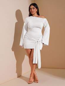 SHEIN BAE 大尺碼女款不對稱肩長袖前打結修身時尚洋裝 - 白色 - 查看 4