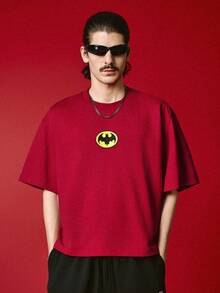 BATMAN X SHEIN STYNVO 男士休閒蝙蝠刺繡T恤，夏季，度假 - 紅色 - 查看 2