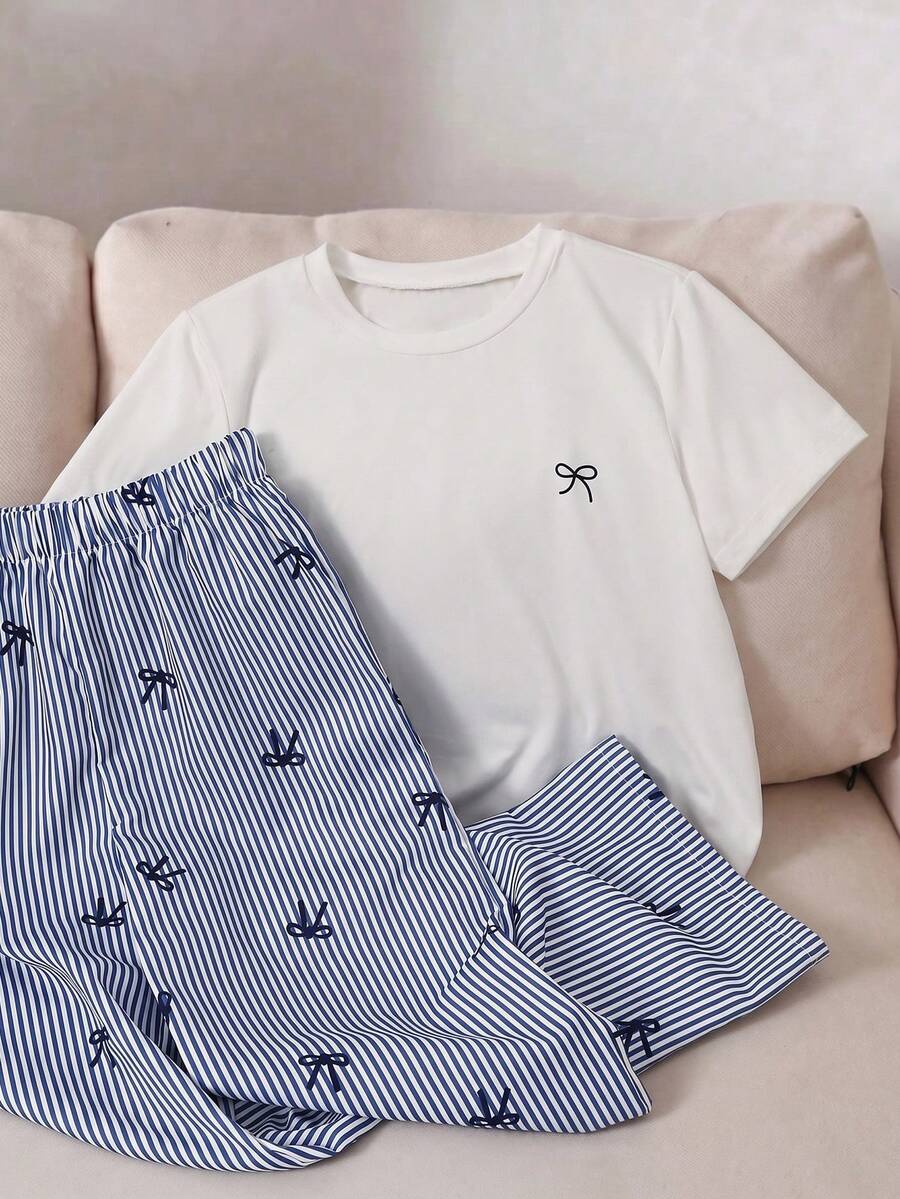 SHEIN 女童2件式休閒套裝,短袖圓領蝴蝶結印花T恤+條紋蝴蝶結印花寬腿褲,青少年女孩可愛學院風,柔軟透氣面料,舒適全天穿著,適合學校、日常休閒、居家、度假,春夏季,寬鬆舒適版型,輕盈親膚,易於搭配,百搭日常穿搭,時尚簡約設計,適合前青春期與青少年女孩,不透視,抗皺,日常穿著理想選擇 - 彩色 - 查看 1