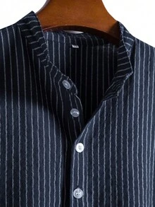 Manfinity Homme Hombres Camisa de rayas con botón irregular - Azul Marino - Ver 5