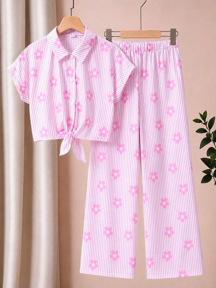 SHEIN 2件組女童條紋花卉紋理面料短袖上衣與休閒長褲套裝,舒適粉色條紋領開襟短袖上衣搭配蝴蝶結長褲,適合女性日常穿著,春夏季 - 粉色 - 查看 1
