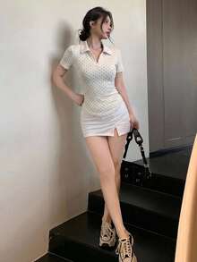 DAZY 女款夏季白色 Polo 衫，黑色波點滿版印花，短袖，翻領，休閒通勤街頭運動 T 恤 - 白色 - 查看 10