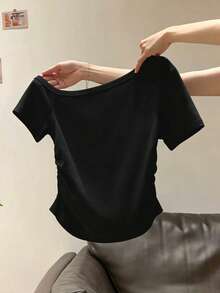 Franclia 女款騎士印花不對稱肩短袖休閒T恤 - 黑色 - 查看 2