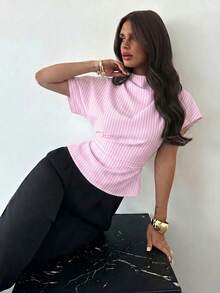 Firerie Kemeja Wanita Musim Panas dengan Kerah Berkerut, Lengan Asimetris, dan Detail Kerutan Samping di Pinggang, Warna Aprikot, Bahan Linen Slub, Cocok untuk Semua Musim. - Berwarna merah muda - View 4