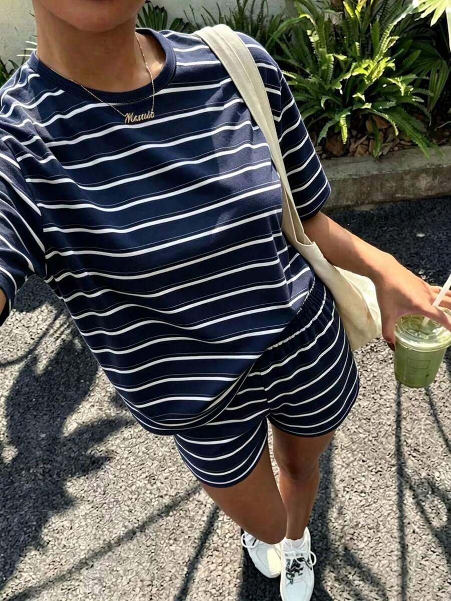 SHEIN 青少年女孩數位條紋圖案短袖短褲套裝,春夏季休閒舒適時尚,百搭夏季穿搭,適合戶外運動、戶外野餐、街拍、居家、校園、節慶、禮物、日常穿著 - 彩色 - 查看 1