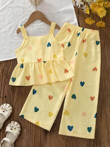 SHEIN Genkimix Kids 歐美風少女夏季愛心印花細肩帶上衣 + 寬腿長褲兩件組，泡泡棉紋理面料，親膚舒適，甜美可愛，適合4-7歲女孩，適合戶外玩耍 - 黃色 - 查看 2