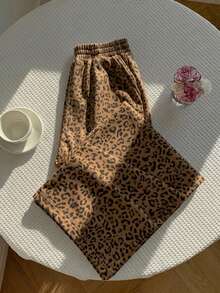 SHEIN EZwear 女款休閒復古豹紋中腰寬鬆長褲，飄逸短褲，返校必備，適合日常通勤、約會、聚會，適用秋冬夏季，聖誕節、新年、感恩節、派對、婚禮、海灘、畢業典禮等場合，時尚優雅休閒，適合外出、約會、通勤，亮眼 - 彩色 - 查看 3