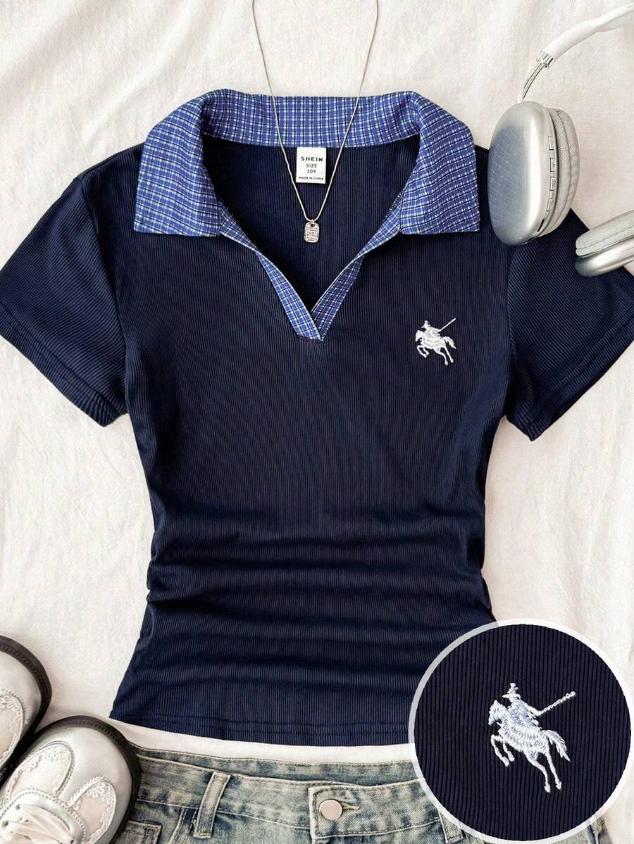 SHEIN 青少年女孩夏季休閒度假針織撞色刺繡圖案POLO領腰部打褶修身短袖T恤 - 藏蓝色 - 查看 1