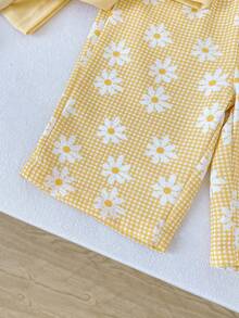 SHEIN Playful Pals 新生兒2件組圓領黃色短袖上衣配花卉刺繡貼片與彈性腰帶小雛菊印花長褲，田園度假鄉村風舒適柔軟，適合休閒外出與玩耍，可愛百搭套裝 - 黃色 - 查看 5