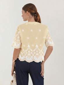 CielaLinda 女款白色刺繡襯衫鏤空素色刺繡短袖上衣 - 淡黃色 - 查看 6