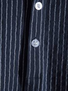 Manfinity Homme Hombres Camisa de rayas con botón irregular - Azul Marino - Ver 7