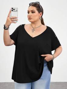 SHEIN CURVE+ تي شيرت نسائي مقاس كبير أسود فضفاض بأكمام راجلان مفرغة للصيف والحفلات الموسيقية والكاجوال وهالوين - الأسود - مشاهدة 4