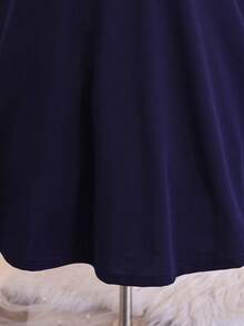 Robe formelle bleu marine pour adolescentes, bretelles spaghetti croisées, robe minimaliste élégante, tissu léger et doux, convient pour les vacances, la remise des diplômes, la rentrée scolaire, la saison des mariages, les différents bals et les occasions formelles - Bleu marine - Voir 6