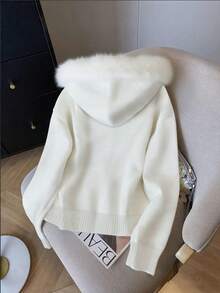 GlowEve Cardigan Minimalis Berwarna Polos dengan Tudung dan Resleting untuk Wanita - Putih - View 2