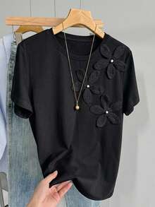 DAZY Camiseta Cropped Feminina de Verão com Gola Redonda, Decoração de Flor 3D, Casual Urbana, Pullover - Preto - Visão 2