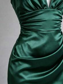 Franclia Đầm satin trơn sang trọng dành cho nữ, dây mảnh, xếp ly, cổ khoét sâu. - Màu xanh lá cây đậm - Xem 5
