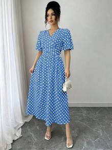 SHEIN LUNE 女款波點印花重疊V領荷葉邊短袖優雅老錢風度假藍色夏季洋裝 - 淺藍色 - 查看 3