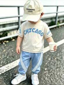 休閒運動系列男嬰 (0-3歲) 字母與數字印花彩色對比圓領T恤與配套百搭舒適慢跑褲，舒適日常基礎款，男嬰春夏秋季T恤，男嬰T恤，男嬰百搭褲，適合夏季，休閒，戶外穿著 - 彩色 - 查看 1