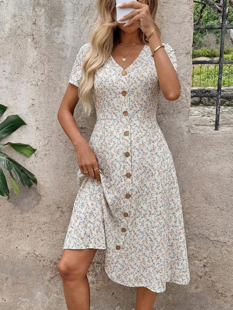 SHEIN Clasi Damen V-Ausschnitt Kurzarm Kleinkariertes Blumenmuster Holzknopf Kleid,Beige Boho Urlaub Sommer Elegant Elastische Taille A-Linie Midi Kleid,Lässig Frühling/Sommer - Weiss - Übersicht 1