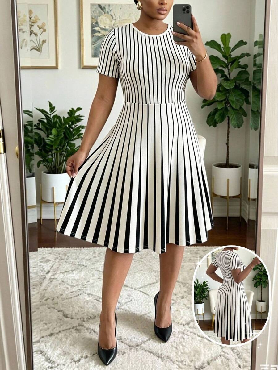 SHEIN Lady CURVE 大尺碼女款圓領短袖洋裝 - 黑與白 - 查看 1