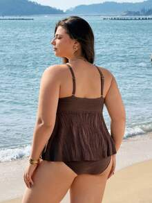 SHEIN CURVE+ 2026 Ultimo modello Canotta camisole donna taglie forti in tessuto ondulato marrone caffè con accessori metallici, spalline e perline, set costume da bagno - Caffè Marrone - Visualizzare 2