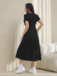 SHEIN PETITE 女款素色圓領百褶休閒派對短袖洋裝 - 黑色 - 查看 2