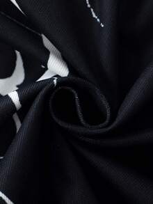 ROMWE MEN Street Life Kemeja Polo Kasual Lengan Pendek Motif Gothic Gelap untuk Pria - Hitam - View 5