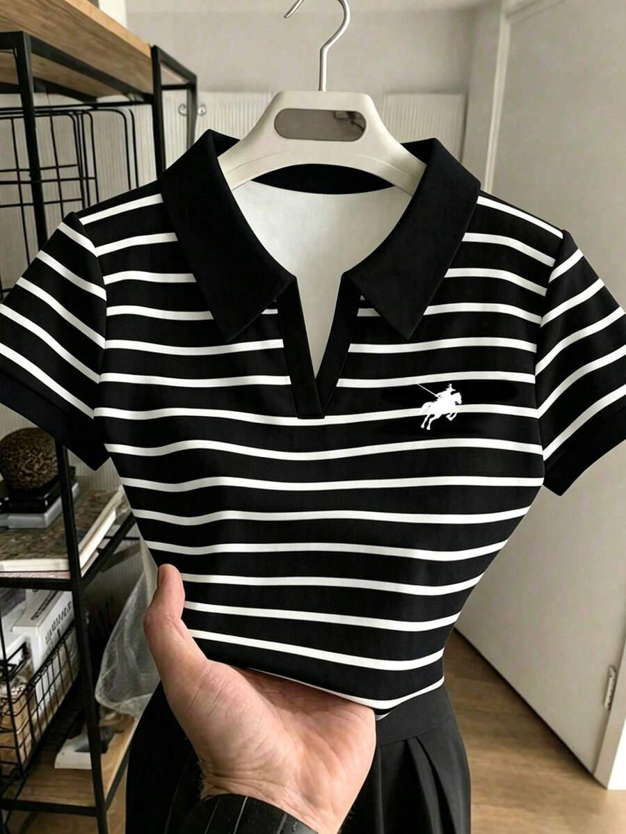 Rovax 美式馬術小Logo條紋印花T恤,女款短版對比色領 Polo 衫 - 黑色 - 查看 1