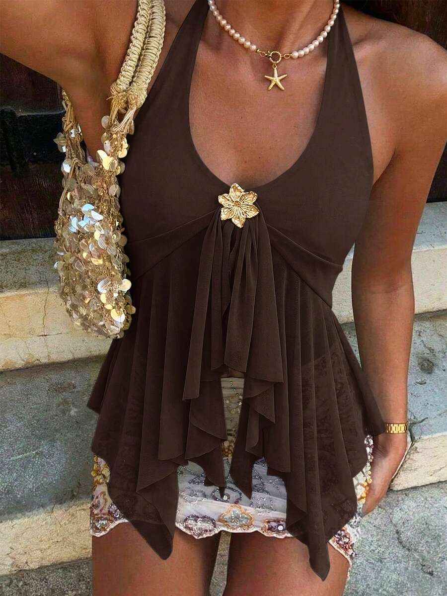 Glamine 深棕色夏季優雅度假風透視網紗掛脖露背短版上衣,不對稱設計,金屬花朵裝飾,適合海灘泳池派對穿著 - 棕色 - 查看 1