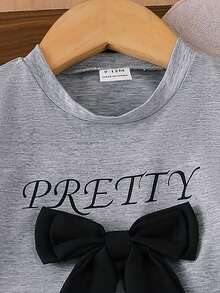 SHEIN Playful Pals 嬰幼兒女童灰色針織短袖T恤 PRETIY 字母印花 3D 蝴蝶結上衣 藍色長褲 蝴蝶結套裝 時尚女童休閒蝴蝶結休閒服 - 灰色 - 查看 8